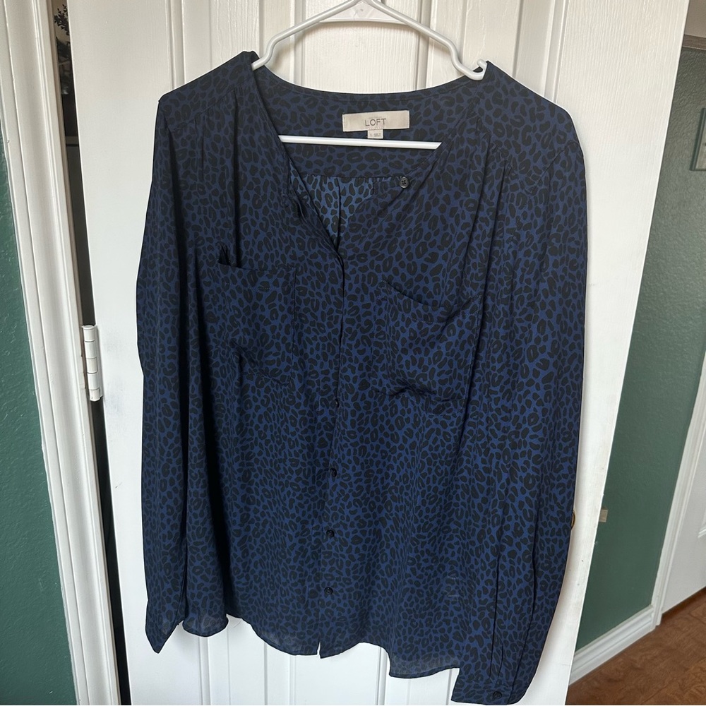 Loft Button down shirt Blue leopard print Size: L